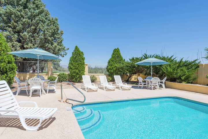 Hotel with Pool