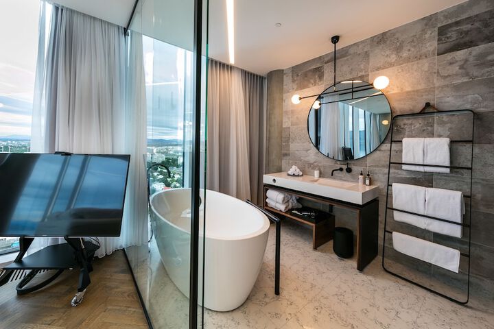 Room 27 of 40