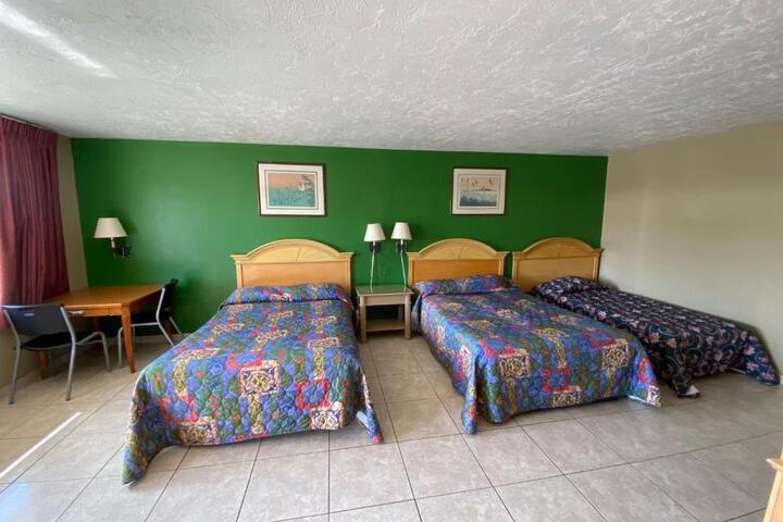 Classic Room 2 Double Beds (10 of 10)