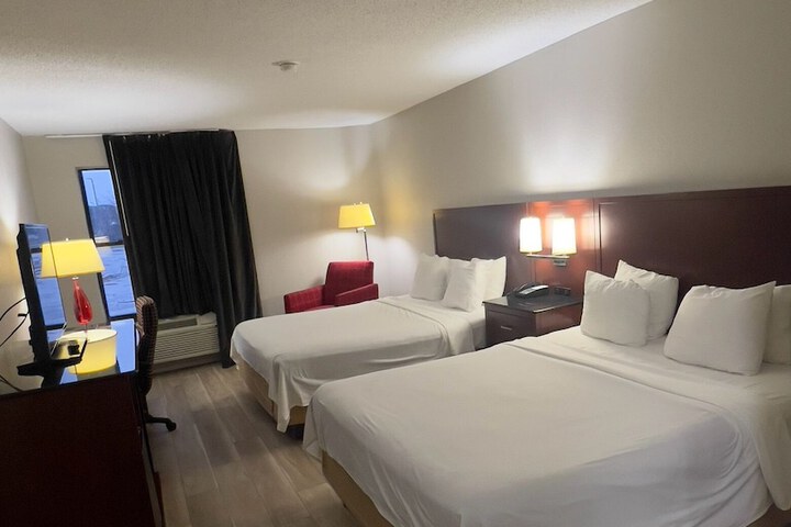 1 Queen Bed (6 of 11)