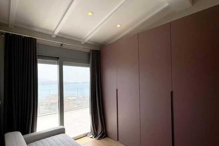 Room 8 of 48