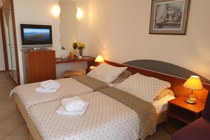 Room 9 of 41