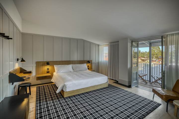 Room 10 of 34