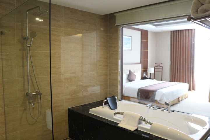 Room 4 of 95