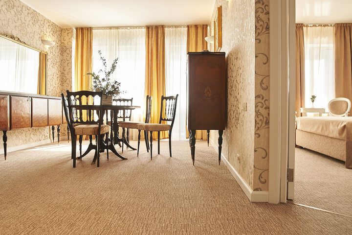 Room 9 of 63