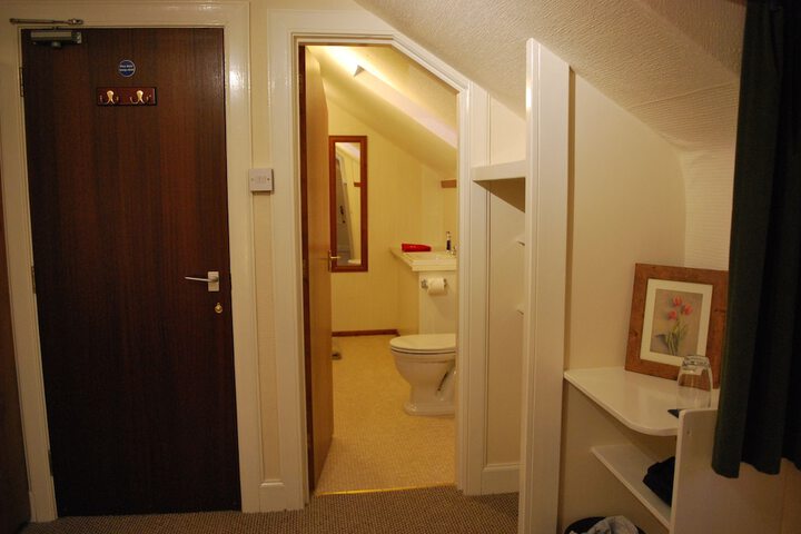 Room 7 of 17