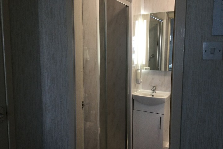 Room 122 of 170