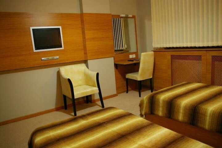 Room 8 of 48