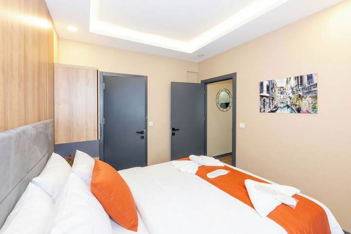 Room 11 of 73