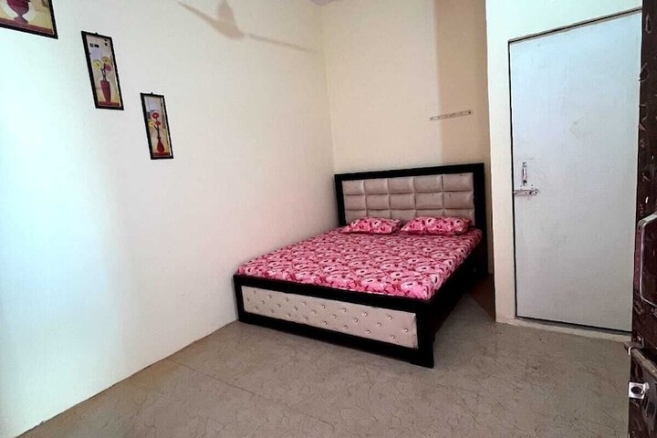 Room 3 of 7