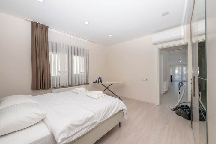 Room 4 of 271
