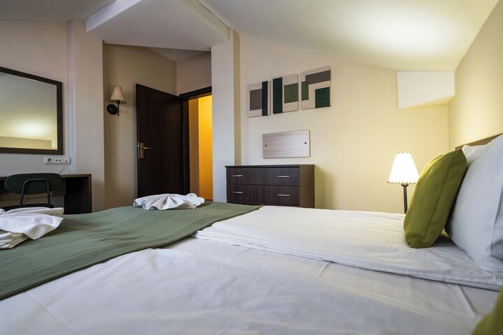 Room 40 of 98