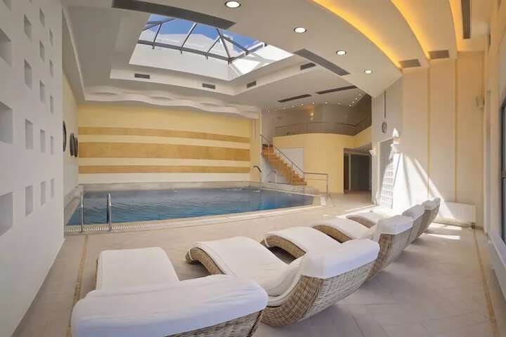 Pool 52 of 90