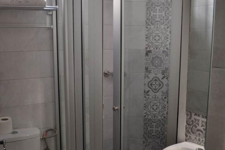 Room 9 of 37