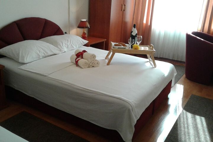 Room 4 of 24