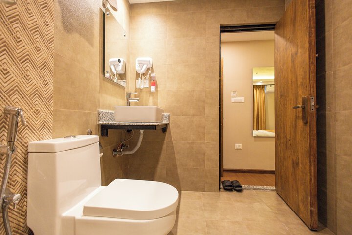 Room 53 of 60