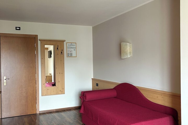Room 12 of 21