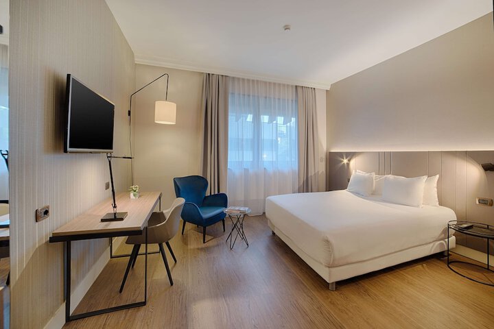 Room 32 of 75