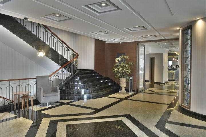 Entrance & Lobby