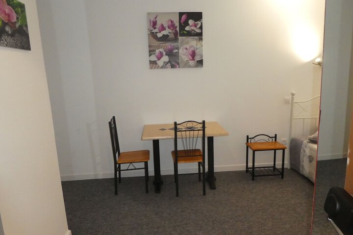 Room 6 of 18