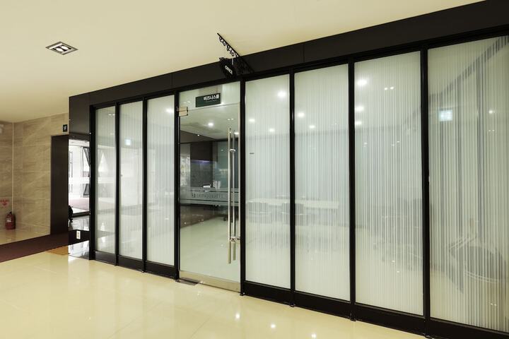 Business Center 73 of 85