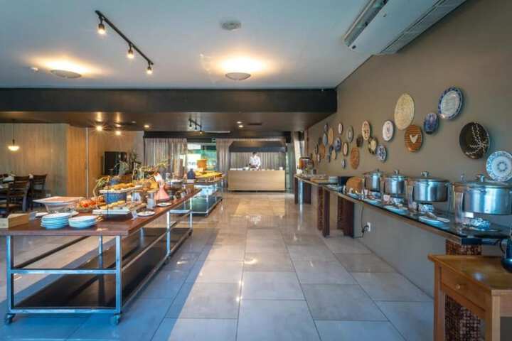 Breakfast/Coffee Service 87 of 132
