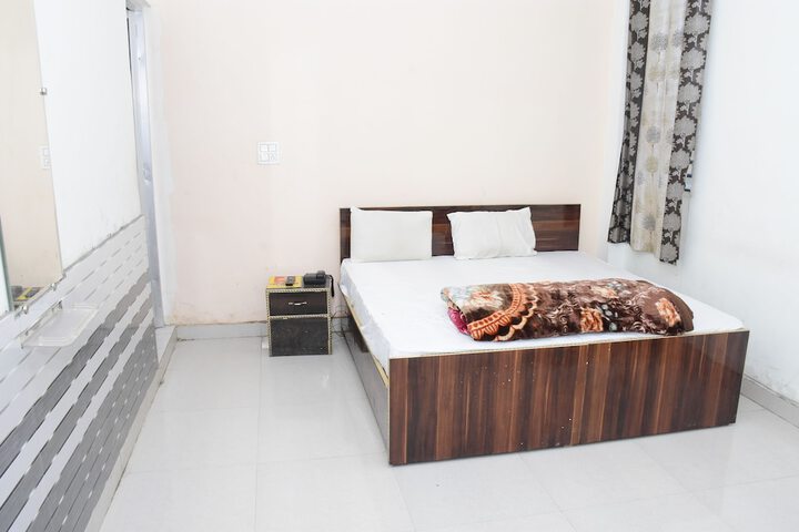 Room 8 of 14