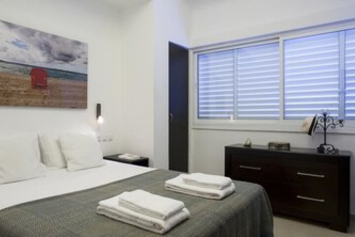 Room 25 of 28