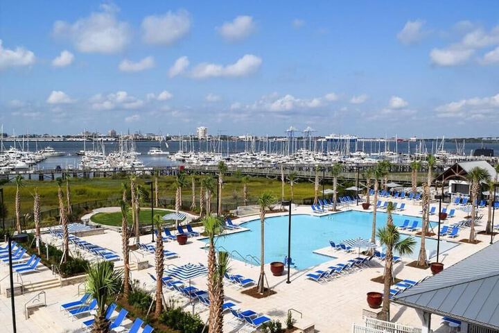Hotel Pool
