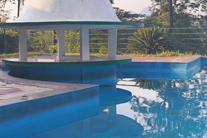 Pool 10 of 18