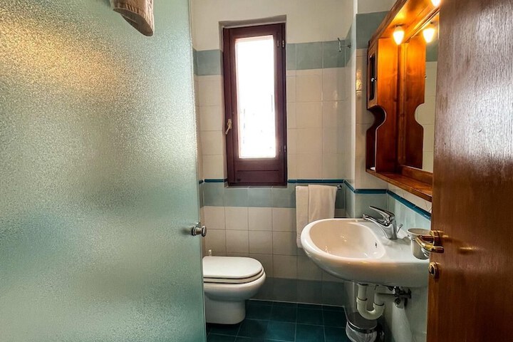 Room 14 of 38
