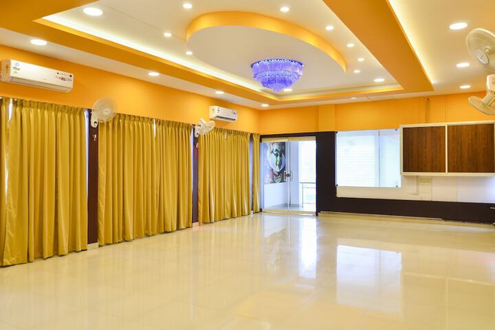 Ballroom/Hall 32 of 49