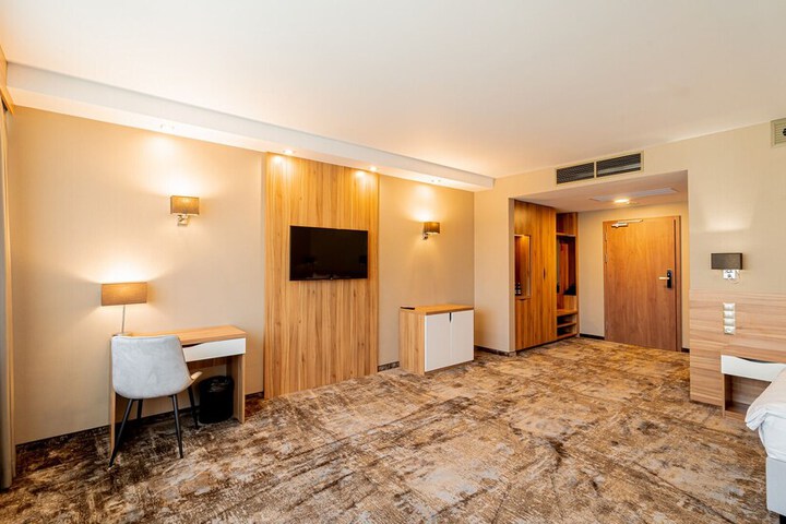 Room 5 of 34