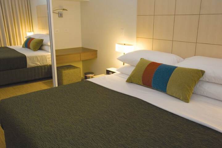 Room 4 of 28