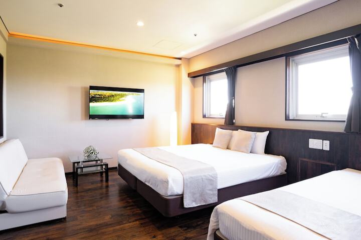 Room 11 of 23