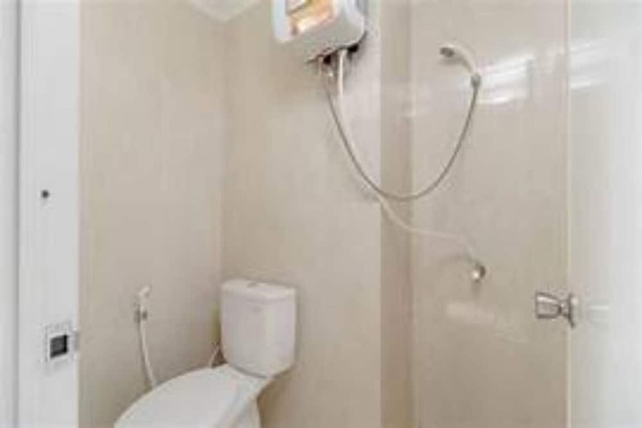 Room 10 of 16