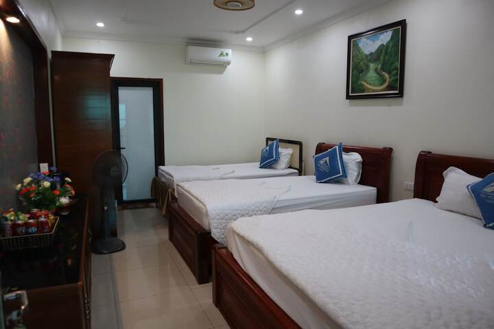 Room 10 of 98