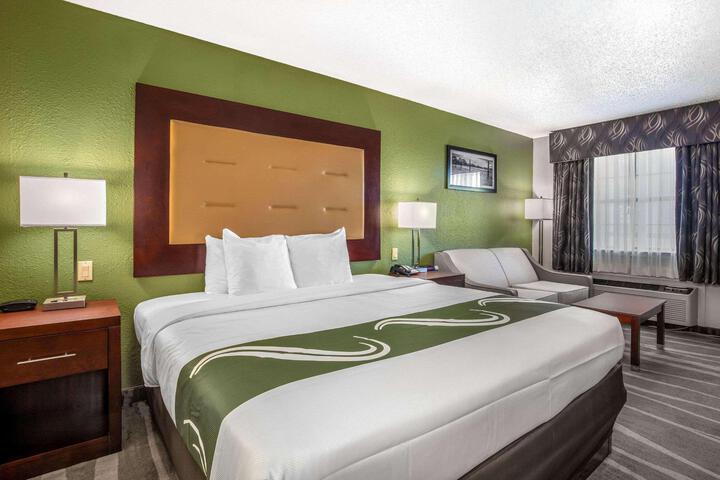 1 King Bed (18 of 19)