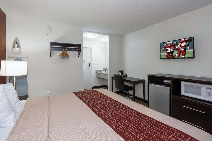 Superior King Bed (10 of 13)