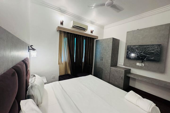 Room 13 of 25