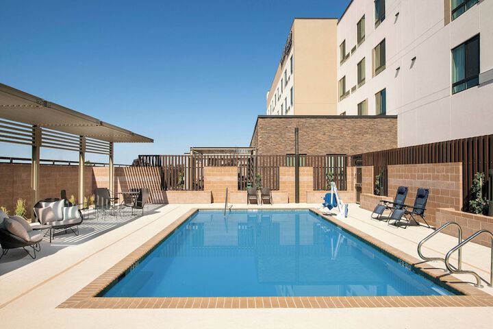 Hotel with Pool
