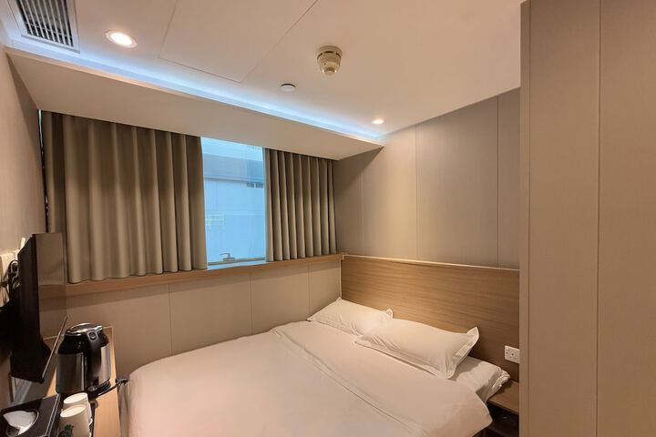 Room 3 of 19