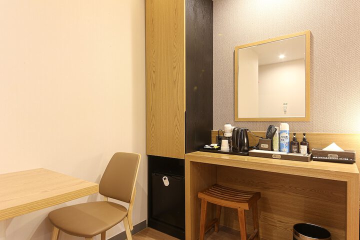 Room 19 of 110