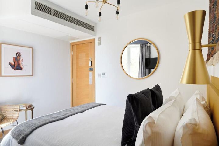 Room 25 of 43