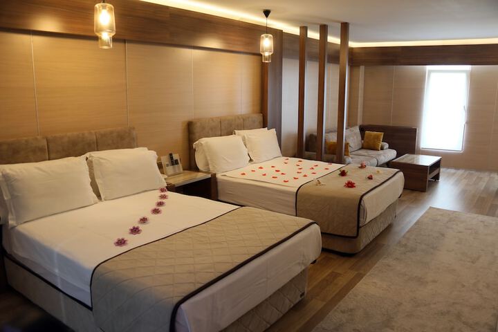 Room 13 of 30