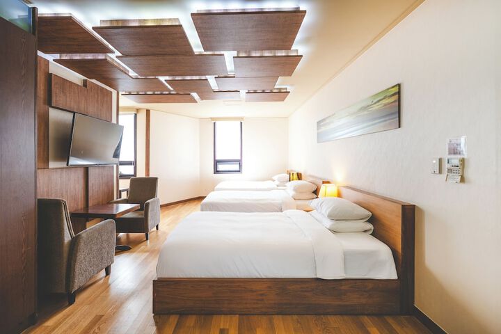 Room 2 of 151