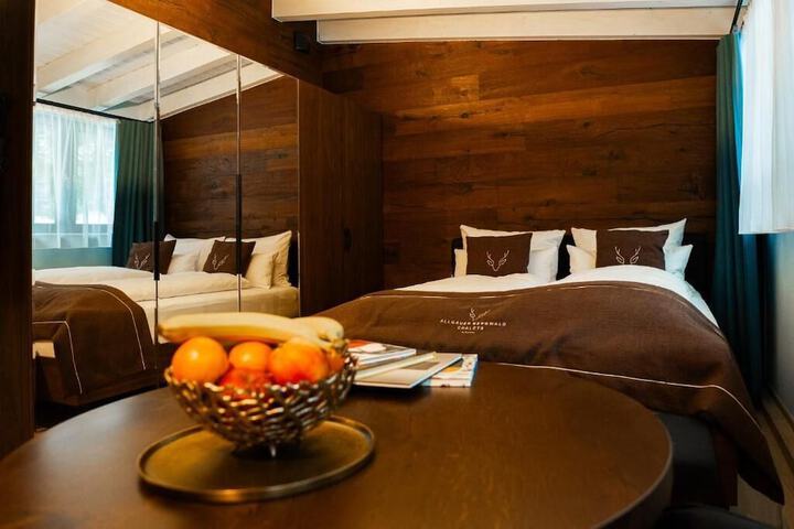 Room 2 of 10