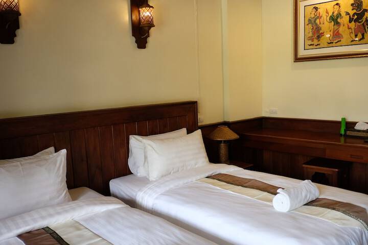 Room 4 of 37