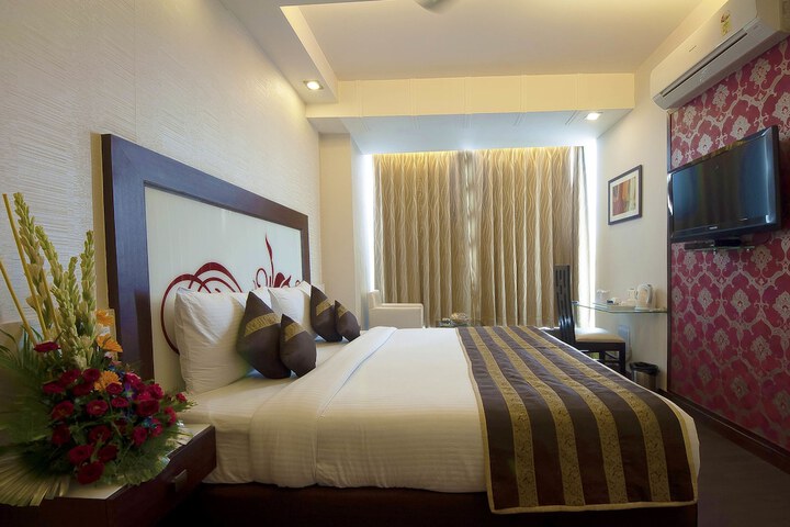 Room 12 of 18