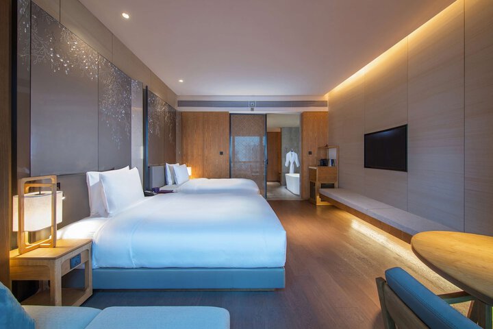 Room 13 of 105
